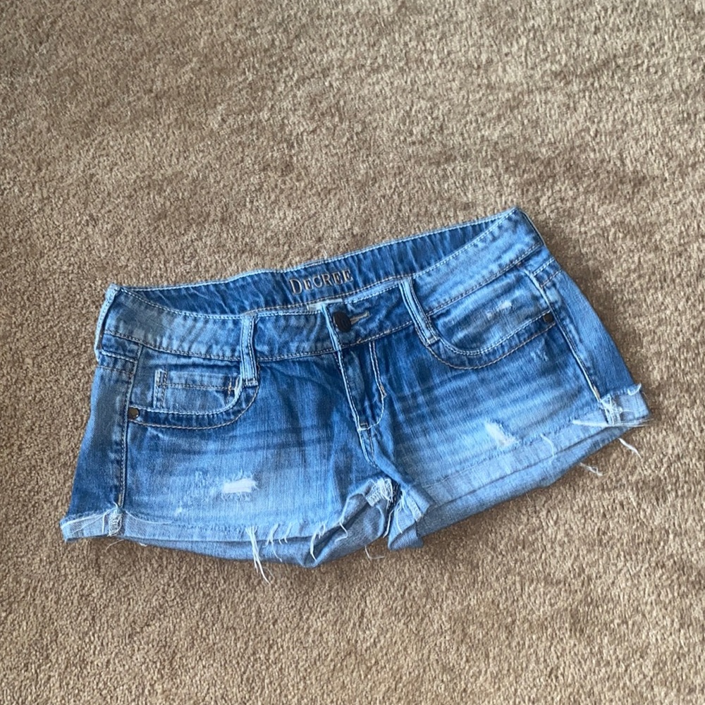 Decree juniors size 7 distressed jean shorts